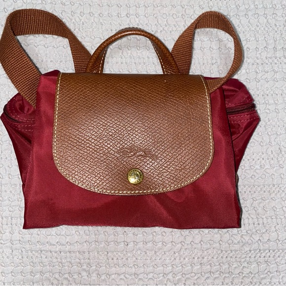 Le Pliage Longchamp back pack in maroon. Hardly user, in great condition. - Picture 6 of 7
